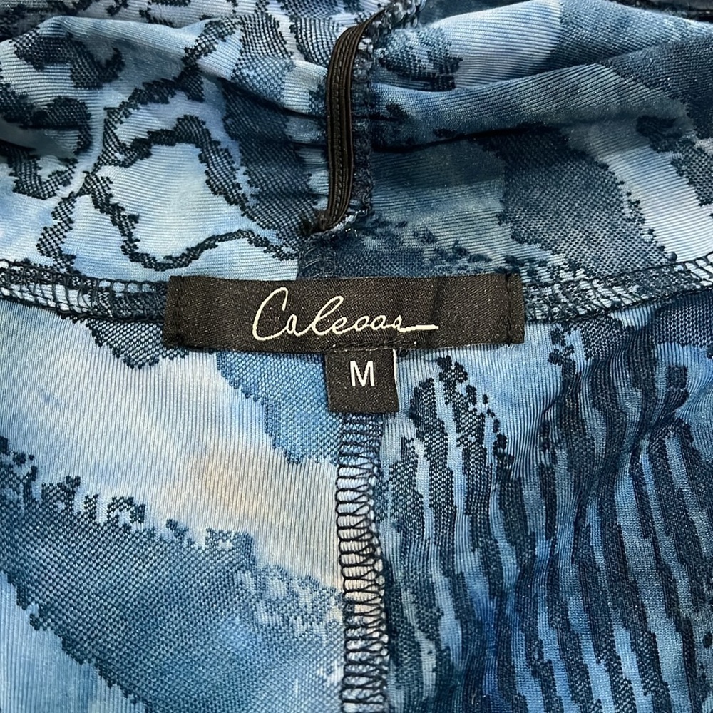 Caleaas Shrug - Picture 4 of 5